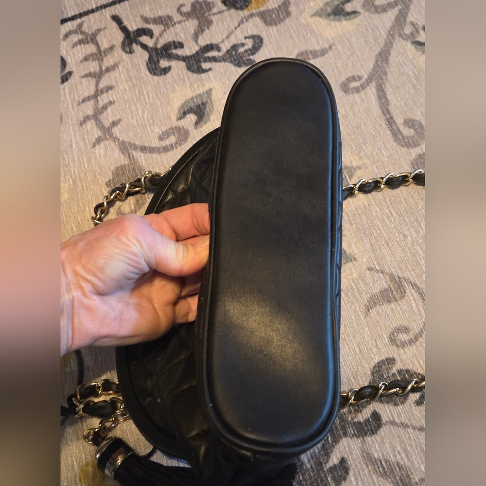 A Chanel Vibe Black Genuine Leather Quilted Diamond Purse W Tassel - Picture 10 of 13